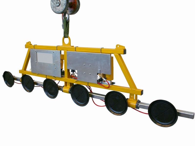 Vacuum lifter Kombi 7001-A-1000 was designed for use in the glass storeThis single-row vacuum lifting device is usually supplied with electrical power from the crane track. This means that plate materials measuring up to 6 metres in width can be moved around while suspended vertically.