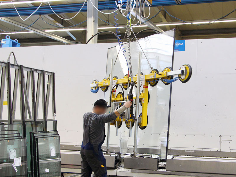Vacuum lifting device 7005-AB/E used in insulating glass production