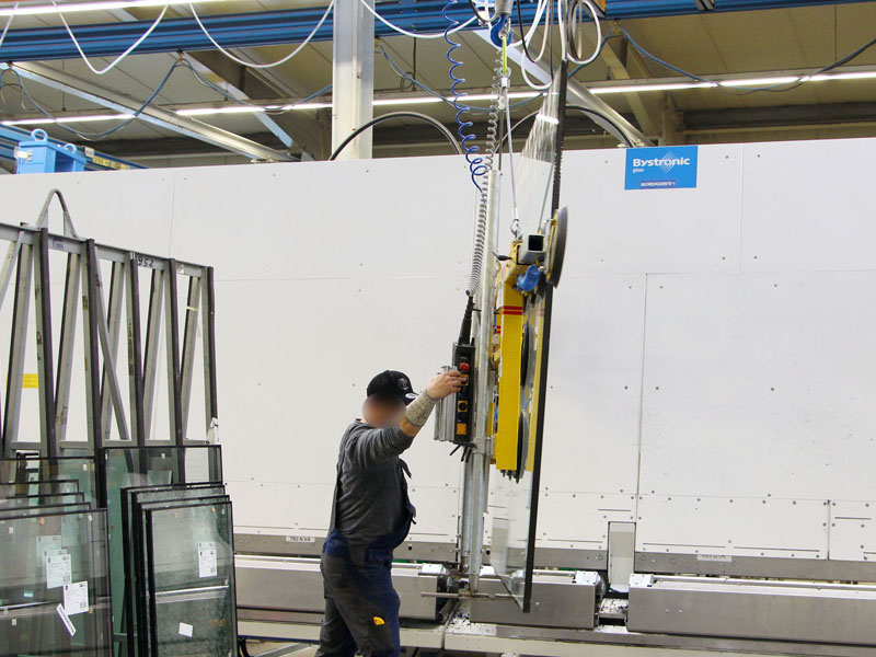 Vacuum lifter 7005-AB/E used in insulating glass production