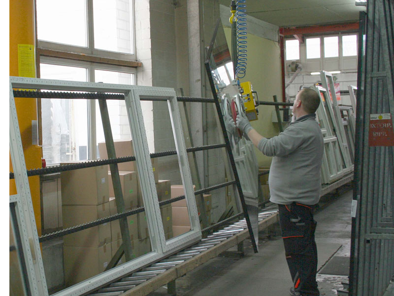 Vacuum lifter 7005-MD1/E used in window production