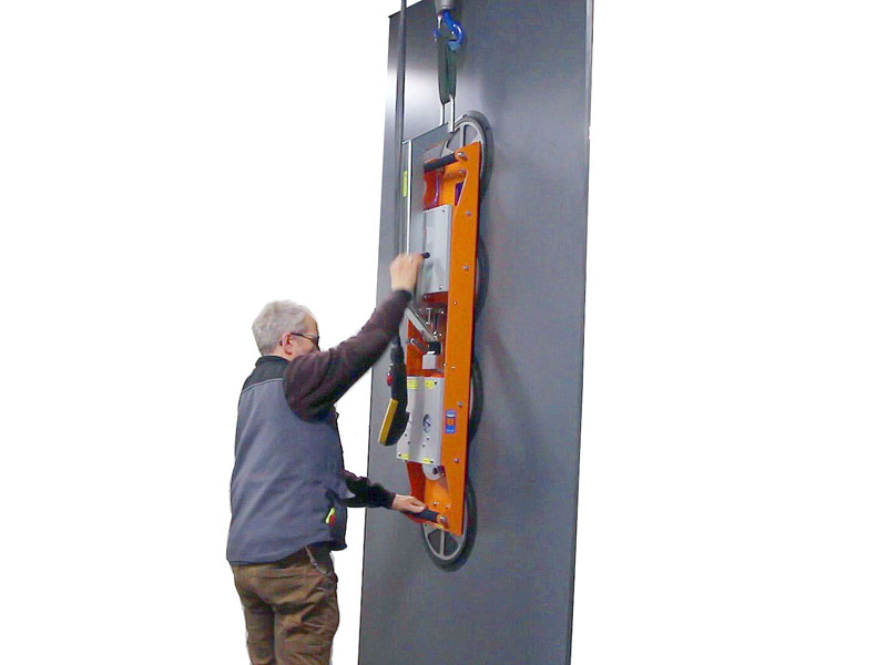 Vacuum lifter VL L400 - the single-row suction lifting device for use on construction sites, handling loads weighing up to 400 kg